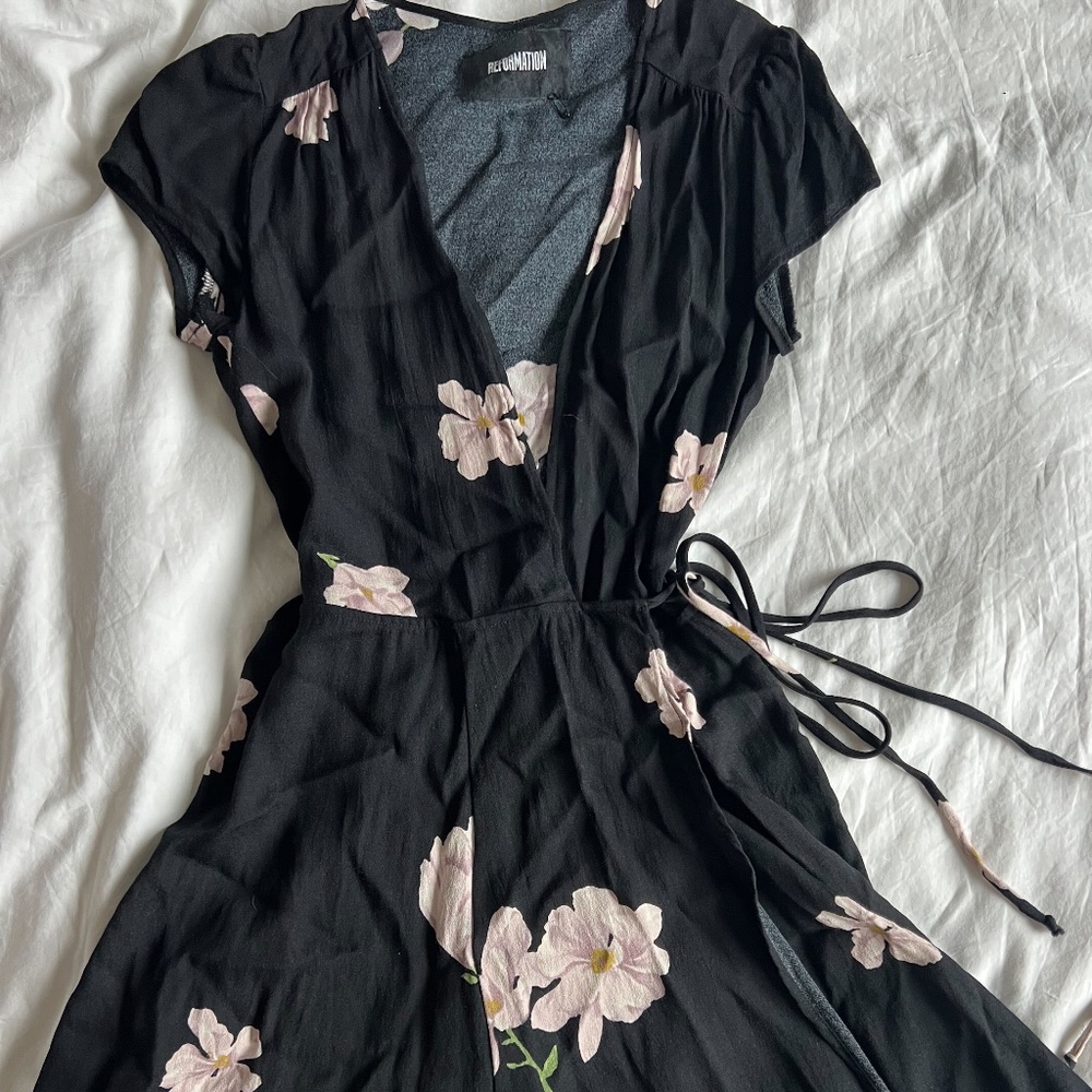 REFORMATION MINI WRAP DRESS SHORT SLEEVES SIZE 4 (Black and Pink Floral Print)